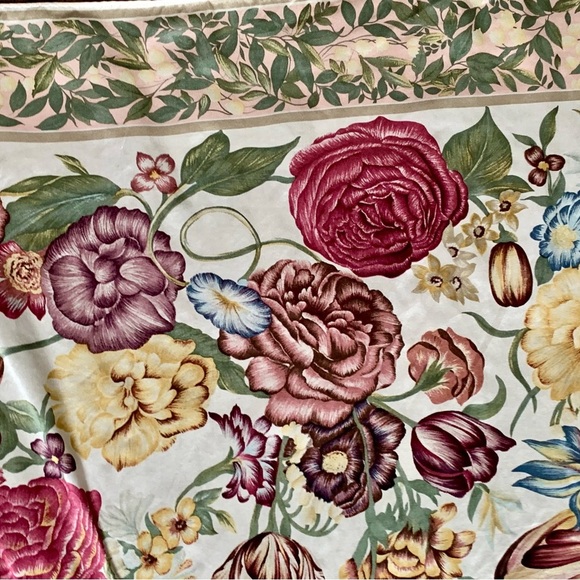 Vintage 100% Silk “ Express Silk “ Scarf 33/34” - Picture 8 of 10